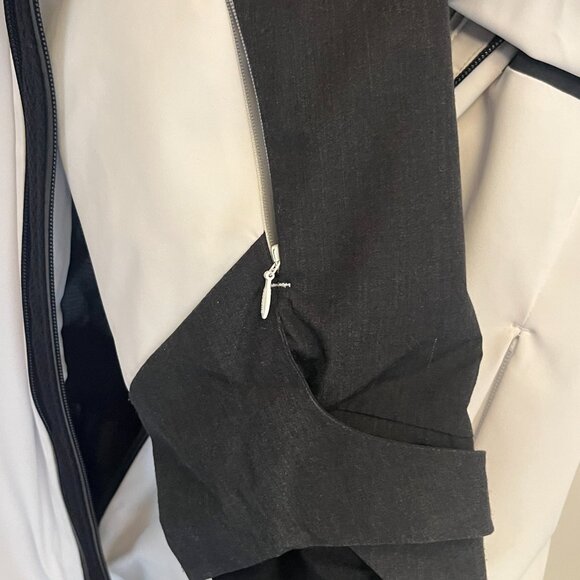 Descente Men's Paddy Ski Jacket - Medium - Only Worn Once - Two Tone White/Grey - Picture 7 of 9